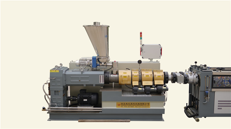 Stroj za ekstrudiranje spiralnih valovitih plastičnih cevi HDPE (3)