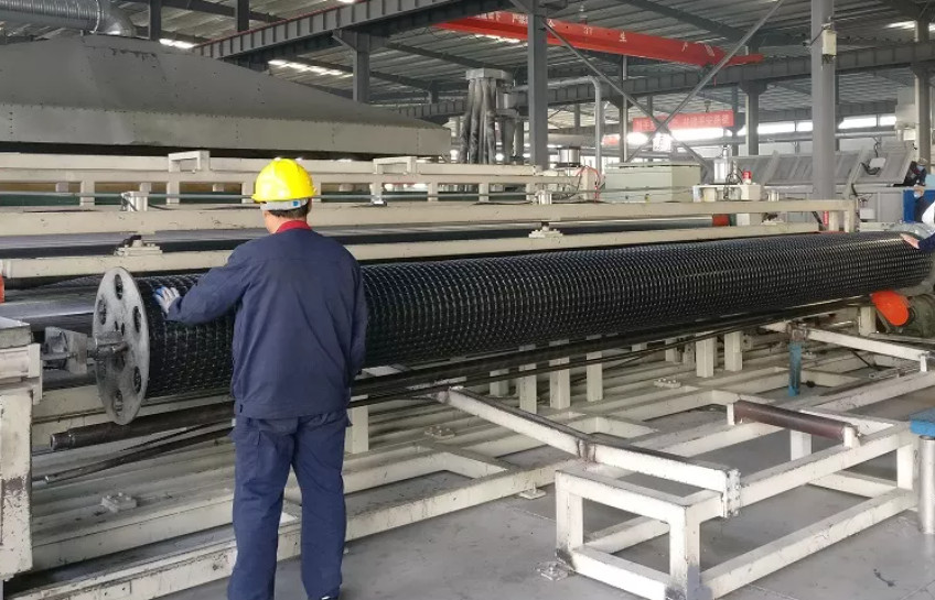 PPPE biaxial geogrid önümçilik liniýasy (18)