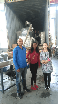 Stroj na výrobu plastových trubek z PVC (1)